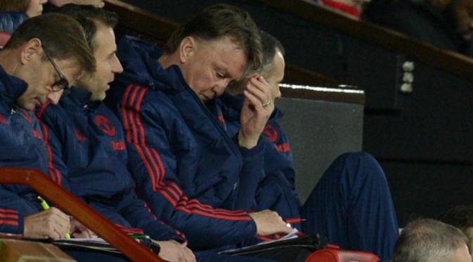 Manajer Manchester United asal Belanda, Louis van Gaal (ketiga dari kiri). (AFP/Oli Scarff)