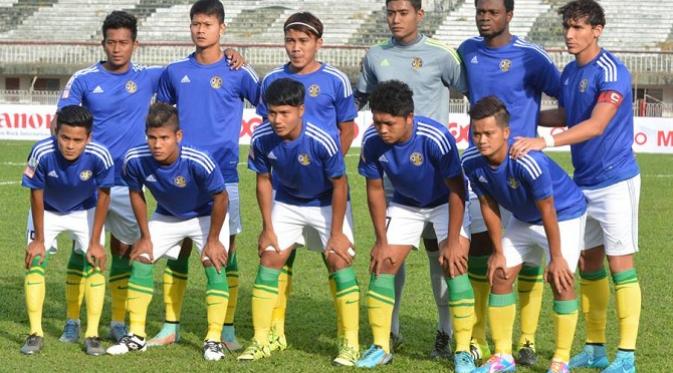 Pemain Indonesia, Dedi Gusmawan (atas kedua kiri) menjadi starter saat timnya Zeyar Shew Myay mengalahkan Horizon FC dengan skor 2-1, pada laga perdana Myanmar National League. (Facebook)