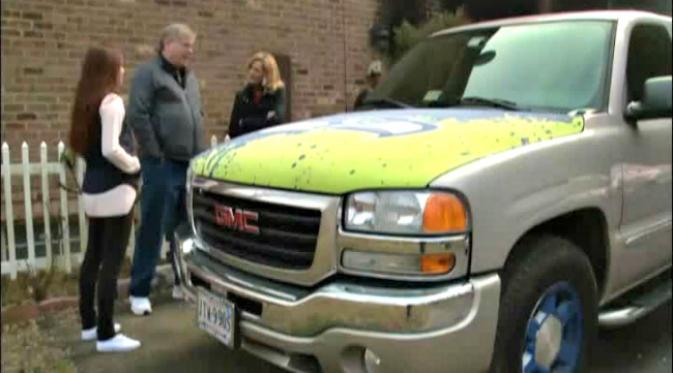 Remaja puteri ini mengangkat truk pick up untuk menyelematkan ayahnya dari kebakaran. (Sumber Fox 9)