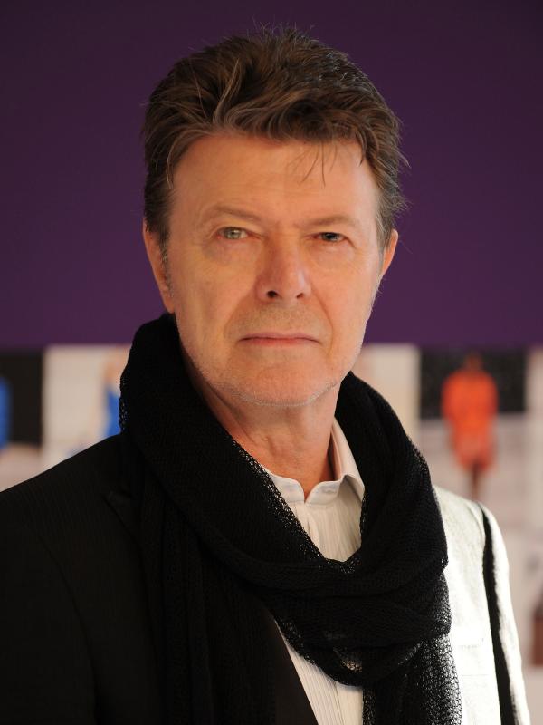David Bowie saat menghadiri CFDA Fashion Awards 2010 (Andrew H. Walker/Getty Images/AFP)