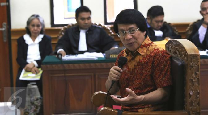 Kak Seto memberikan kesaksian di sidang pembunuhan Angeline dengan terdakwa Margriet Megawe di Pengadilan Negeri Denpasar, Senin (11/1/2016). Kak Seto hadir sebagai saksi ahli dalam bidang psikologi anak. (Liputan6.com/Angga Yuniar)
