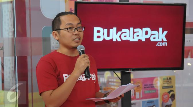 CEO Bukalapak, Achmad Zaky memberi kata sambutan pada acara peresmian kantor Bukalapak.com yang bertepatan dengan perayaan ulang tahun ke-6 di kawasan Kemang, Jakarta, Selasa (12/1). Acara ini dihadiri Menkominfo Rudiantara. (Liputan6.com/Faisal R Syam)