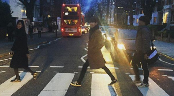 Lee Jong Suk saat menikmati perjalanannya ke London, Inggris (Instagram)