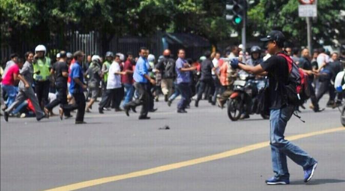 Situasi baku tembak di Sarinah, Jakarta Pusat. (Liputan6.com/Taufiqurrachman)