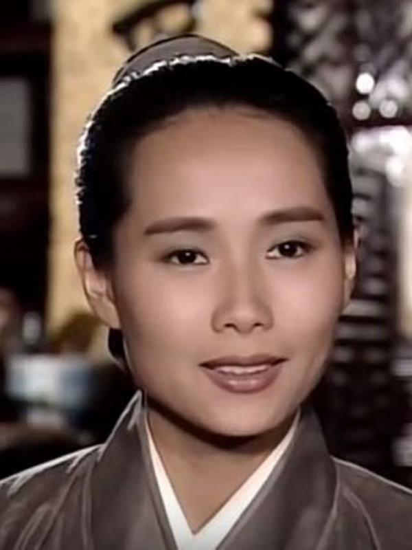 Wajah pemeran Xu Xian disebut-sebut mirip Dewi Yull. Foto: Youtube