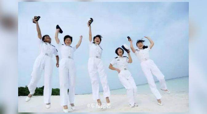 Bukan hanya cantik, perempuan-perempuan ini menjaga keamanan kepulauan Paracel. (foto: Shanghaiist)
