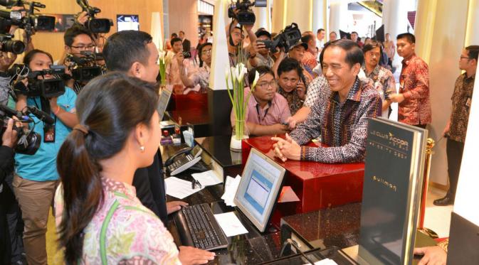 Jokowi datangi ke Hotel Pullman pacsa-bom Jakarta 