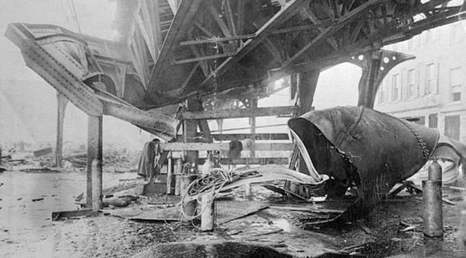 Peristiwa  Boston Molasses Disaster, konstruksi rel kereta melayang pun hancur (Wikipedia)