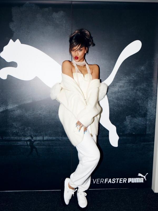 Juluki Rihanna Sebagai Si 'Most Marketable'. Sumber : wwd.com