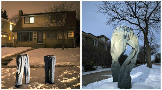 Seorang warga mencoba menghias kota dengan 'patung' terbuat dari jins beku. Warga lain mengunggah fotonya. (Sumber Aaron Lavinsky via Daily Mail)