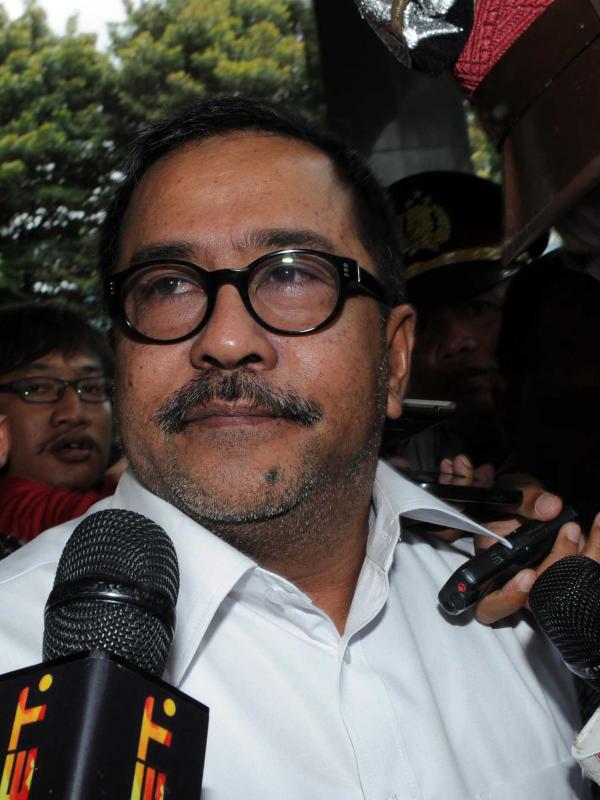 Gubernur Banten Rano Karno saat diwawancara wartawan. (Liputan6.com/Helmi Afandi)