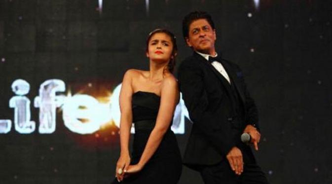 Alia Bhatt dan Shahrukh Khan. (filmibeat.com)