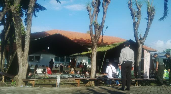 Mantan anggota Gafatar di lokasi penampungan di Asrama Transito Dinas Transmigrasi dan Kependudukan Jawa Timur (Liputan6.com/ Dhimas Prasadja)