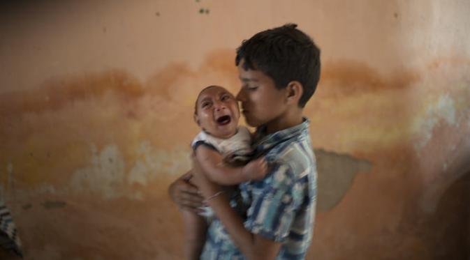 Virus Zika Menyebar, Ribuan Bayi Brasil Lahir dengan Kepala Kecil | via: huffingtonpost.com 