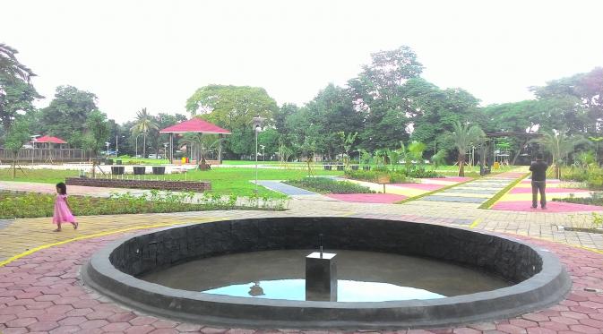 Pemerintah Kota Bogor akan memasang CCTV guna mengawasai taman-taman. Alasannya, taman kerap digunakan tempat mesum dan jadi sasaran perusakan (Liputan6.com/Ac