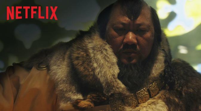 Benedict Wong, aktor Inggris keturunan Asia sebagai Kublai Kahn dalam Marco Polo. (Netflix)