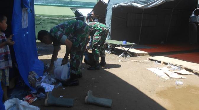 Sampah berserakan di pengungsian eks anggota Gerakan Fajar Nusantara (Gafatar) di Bekangdam XII/Tanjungpura, Kalimantan Barat. (Liputan6.com/Raden AMP)