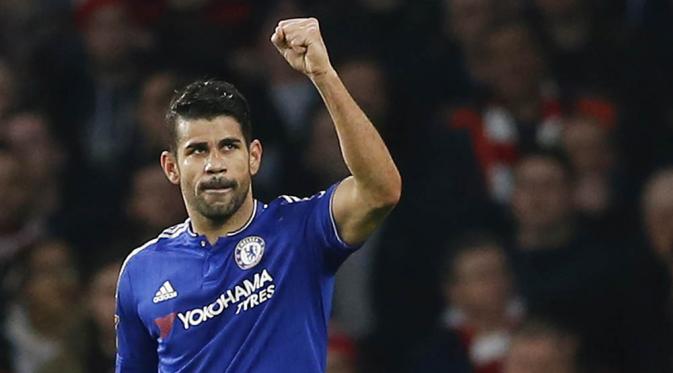 Bomber Chelsea, Diego Costa, merayakan gol yang dicetaknya ke gawang Arsenal. Hingga pekan ke-23, Costa sudah mencetak delapan gol. (Reuters/John Sibley)