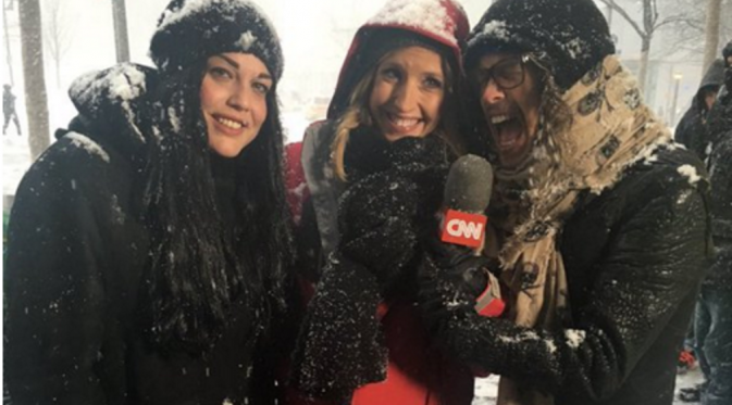 Steven Tyler memeriahkan siaran berita cuaca CNN di New York, Amerika Serikat (Twitter)
