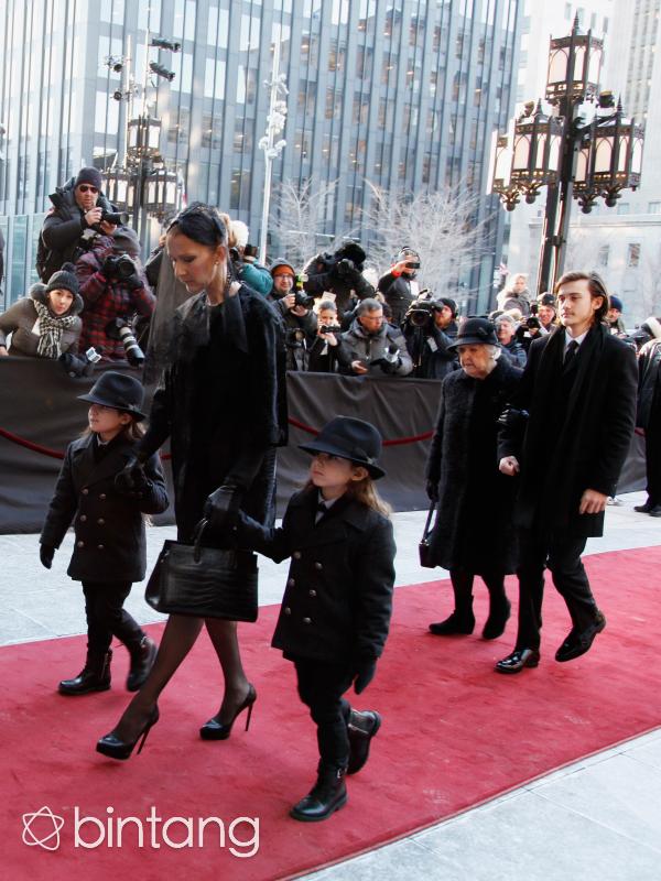Celine Dion, tiga putra, dan ibunya (AFP/Bintang.com)