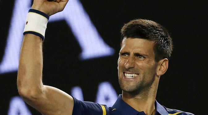 Unggulan pertama asal Serbia Novak Djokovic akan menghadapi Roger Federer di semifinal Australia Open 2016 usai mengalahkan petenis Jepang, Kei Nishikori, Selasa (26/1/2016). (Liputan6.com/REUTERS/Issei Kato)