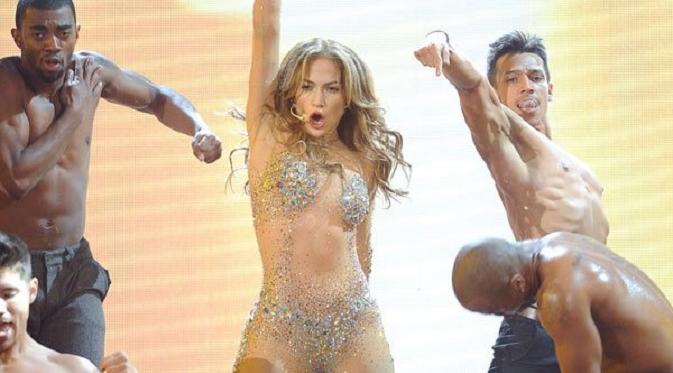 Jennifer Lopez (via Hollywoodlife.com)