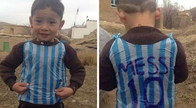 Terkuak, Misteri Bocah di Balik Baju Messi Plastik Keresek