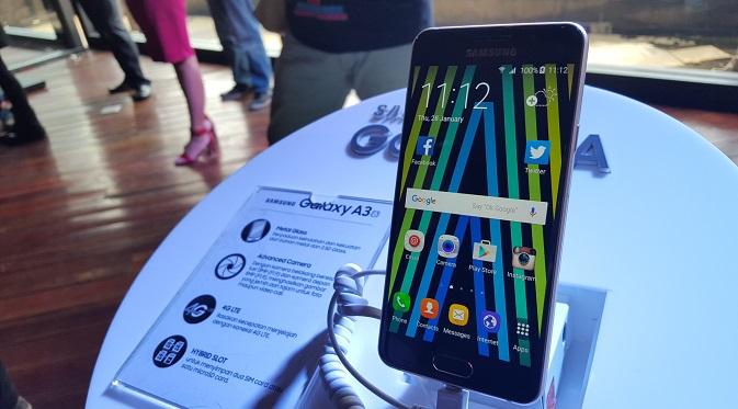 Smartphone Terbaru 2016 di bulan Januari - Samsung Galaxy A3 2016 (Liputan6.com/ Dewi Widya Ningrum