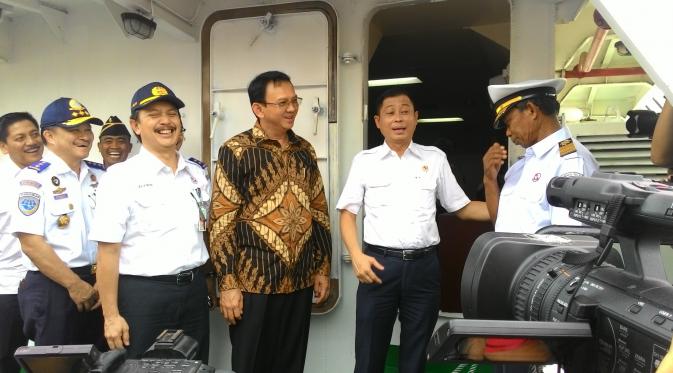 Gubernur DKI Ahok meresmikan kapal bersama Menhub Jonan di Pelabuhan Sunda Kelapa, Jakarta. (Liputan6.com/Ahmad Romadoni)