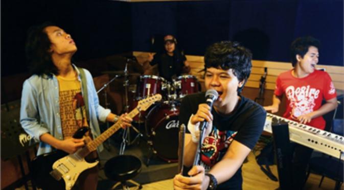 Dengan keterampilan bermusik yang dimiliki, kelima buruh imigran asal Indonesia ini berhasil mewarnai belantika musik negeri Taiwan.(magimg.chinayes.com)