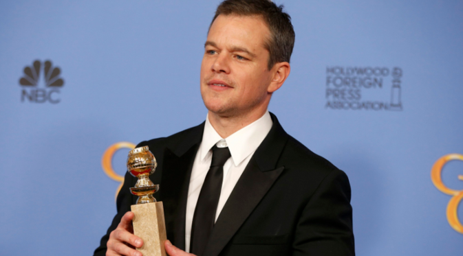 Matt Damon saat mendapatkan penghargaan Golden Globe Awards untuk film The Martian, 10 Januari 2016 di Los Angeles, Amerika Serikat (REUTERS/Lucy Nicholson).