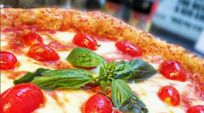 Pizza margherita membantu menurunkan berat badan karena durasi fermentasi dan jenis toppingnya. (Sumber akun ckoastoria di Instagram)
