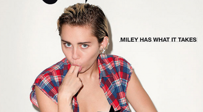Akhirnya Miley Cyrus mengungkapkan alasannya berabni tampil bugi di majalah Candy Edisi November 2015.