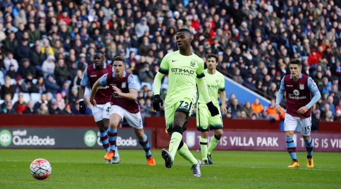 Kelechi Iheanacho saat mencetak gol kedua Man City di pertandingan melawan Aston Villa /Reuters