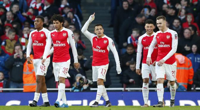 Pemain Arsenal merayakan gol dalam sebuah laga. Mereka sangat optimistis menghadapi Leicester City. (Reuters)