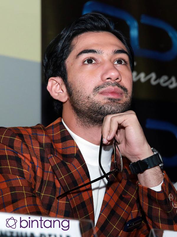 Puluhan film telah dibintangi oleh Reza Rahadian. Ia juga telah beberapa kali menerima penghargaan, diantaranya Pemeran Utama Pria Terbaik FFI 2013. (Deki Prayoga/Bintang.com)