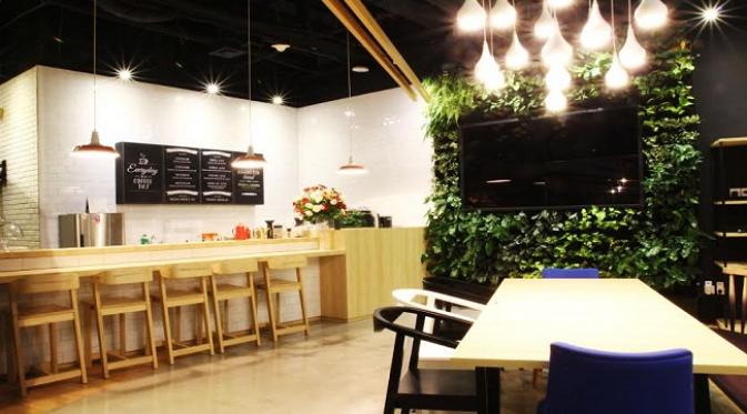Hana Lounge merupakan fasilitas kafe yang diperuntukkan khusus bagi nasabah agar tidak bosan menunggu. 