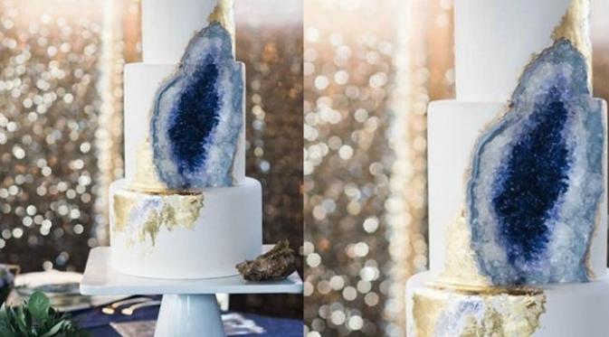 Kue Pernikahan Ini Memiliki Kristal Mineral di Dalamnya (sumber. lostateminor.com)