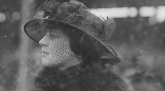 Lady Astor, penumpang selamat Titanic  (Wikipedia)