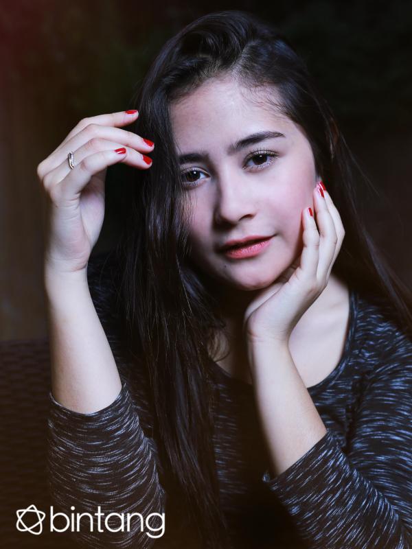 Nama Prilly Latuconsina kini memang tengah melambung, sudah terkenal dengan sinetron ‘Ganteng-ganteng Serigala’, kini dirinya akan bermain film layar lebar. Pada tahun 2016 ini memang Prilly akan fokus dunia seni peran. (Galih W. Satria/Bintang.com)