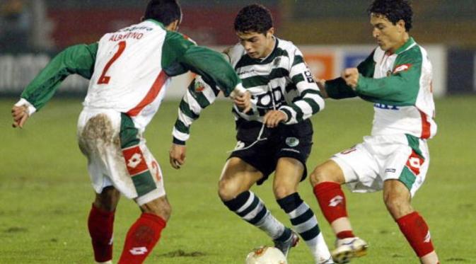 Cristiano Ronaldo saat masih berseragam Sporting CP pada 2002. (AFP/Antonio Cotrim)