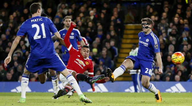 Gol Jesse Lingard sempat membuat Manchester United unggul 1-0 atas Chelsea. Pertandingan sendiri berakhir imbang 1-1 setelah Chelsea mencetak gol lewat Diego Costa /Reuters