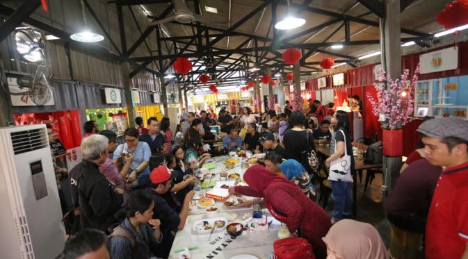 Food Container,  sebuah tempat makanan baru di kawasan Lebak Bulus, Jakarta Selatan, menawarkan sebuah konsep unik dalam berkuliner.