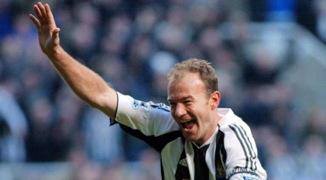 Alan Shearer menjadi striker tajam Newcastle United pada musim 1996-1997. (AFP/Paul Ellis)