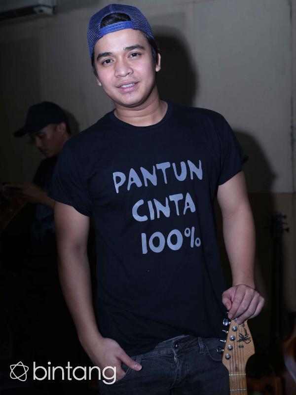 Billy Syahputra di live streaming lagu 'Pantun Cinta 100%'. (Nurwahyunan/Bintang.com)