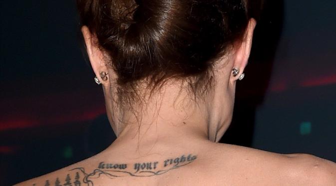Angelina Jolie sebelum tambah 3 tato. (via dailymail.co.uk)