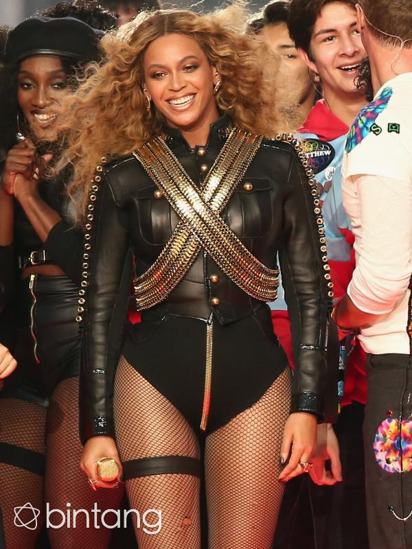 Beyonce ketika tampil di Super Bowl 2016 (AFP/Bintang.com)