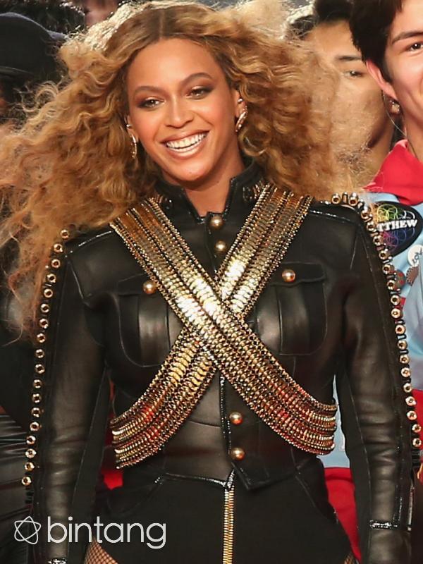 Beyonce ketika tampil di Super Bowl 2016 (AFP/Bintang.com)