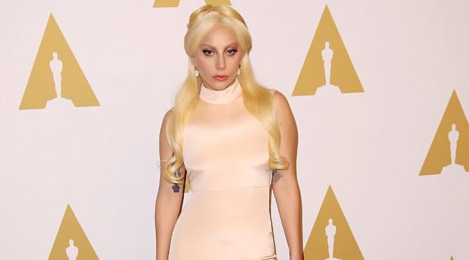 Lady Gaga menghadiri acara jamuan makan siang Academy Awards 2016. (foto: aceshowbiz)