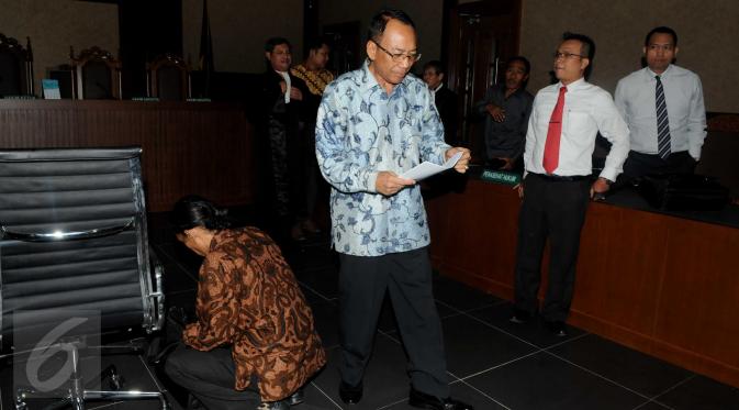 Jero Wacik usai sidang vonis di Pengadilan Tindak Pidana Korupsi (Tipikor), Jakarta, Selasa (9/2). Jero Wacik juga dinilai bersalah lantaran telah meminta gratifikasi. (Liputan6.com/Helmi Afandi)